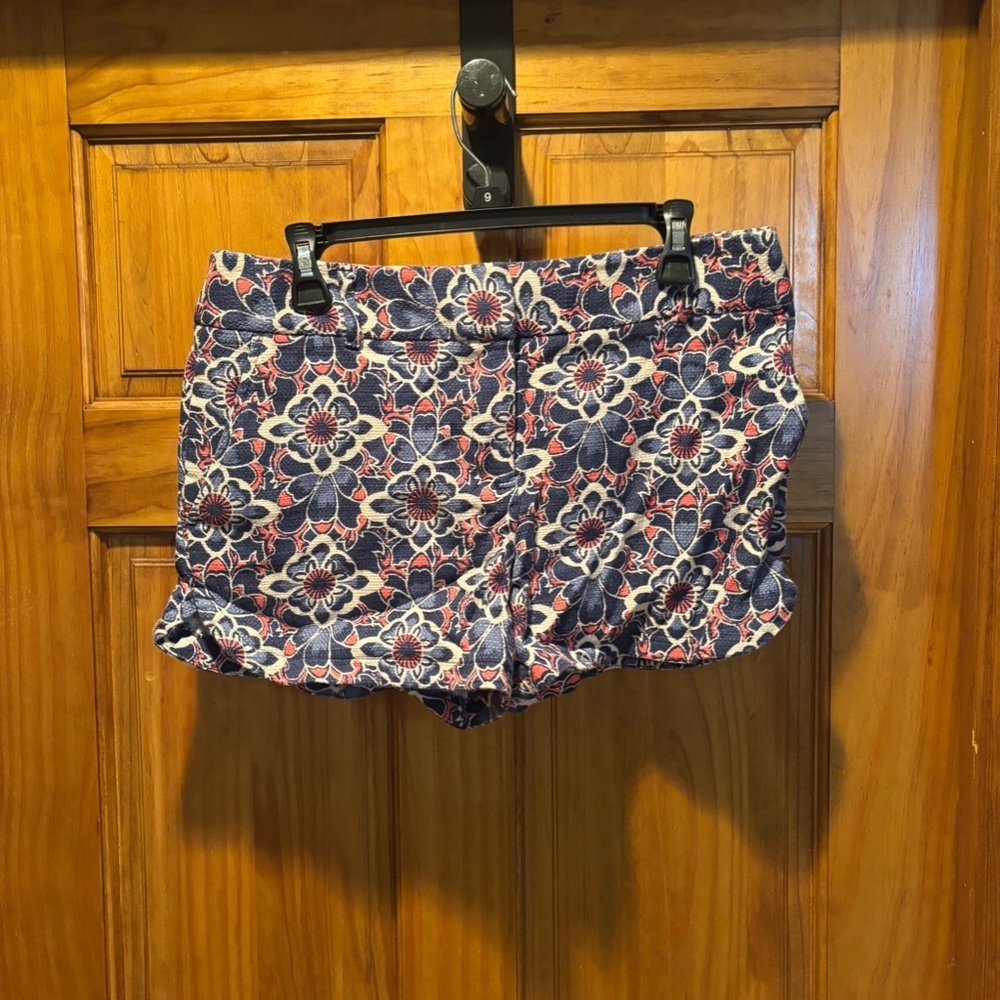 Ann Taylor Loft Riviera Floral Print Shorts Size 8 - Picture 2 of 6